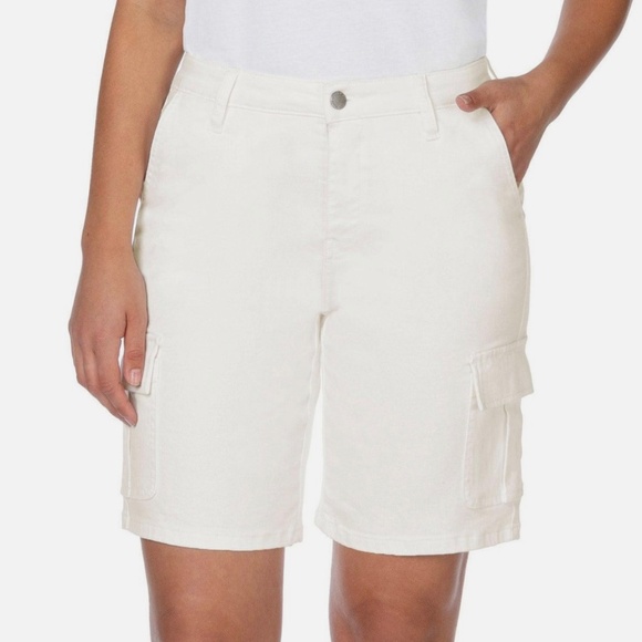 Well Worn Pants - Well Worn Women's Tencel White Cargo Short w Pockets 16 Inseam 9” NWT Quick Ship